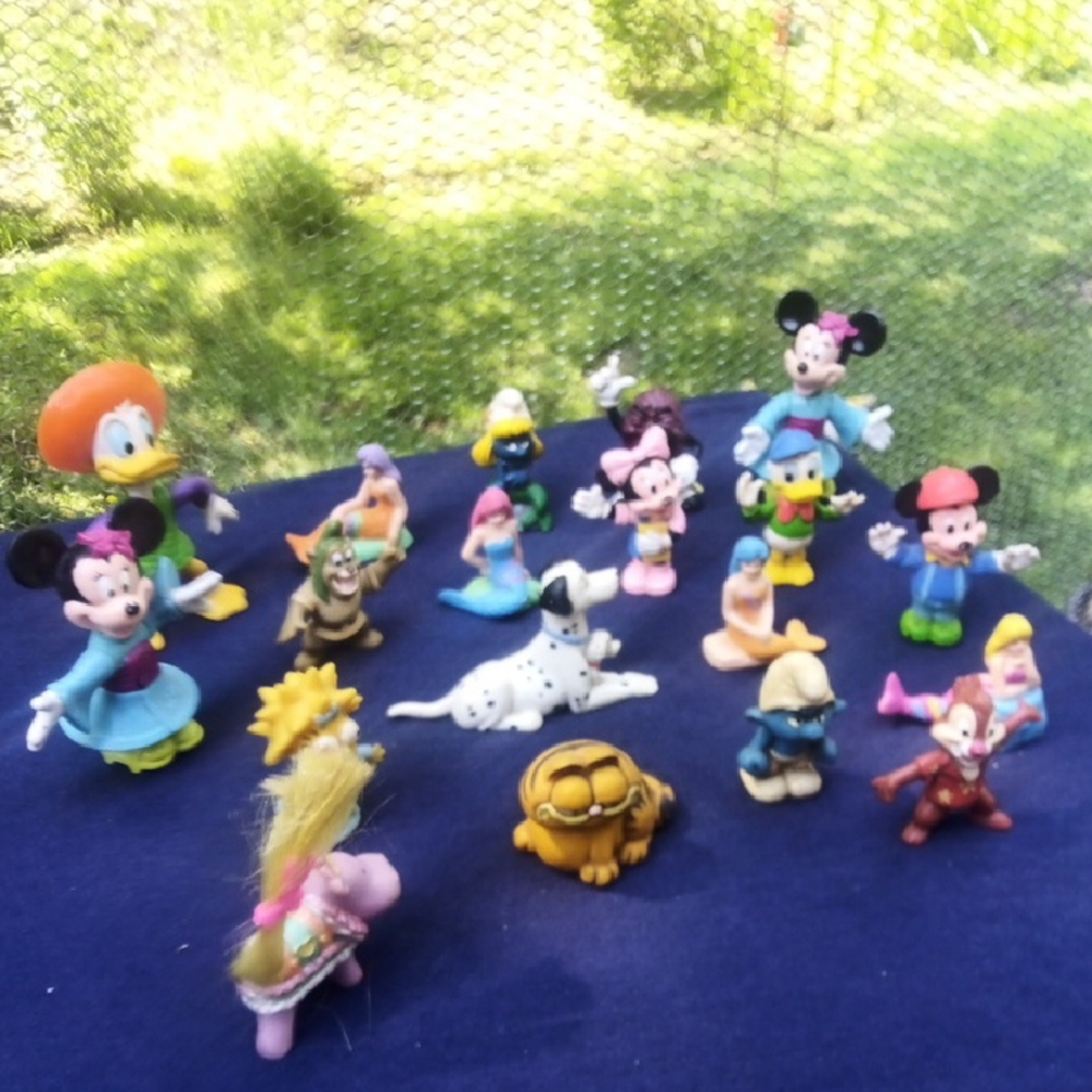 19 Colorful Cartoon Character Toy Set - Picture 2 of 6